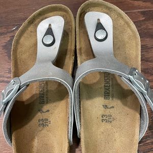 Kids Birkenstock Gizeh size 33/ US kids 2-2.5 little kids)